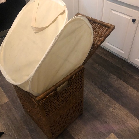 Vintage Medium Brown Wicker Basket with hinged lid. Storage Hamper Garbage Bin - Picture 15 of 15